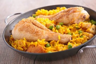 Arroz com frango ao estilo espanhol