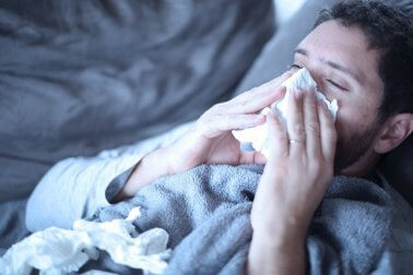 Homem com gripe