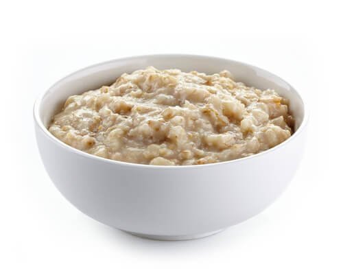 Mingau de aveia para um café da manhã saudável e delicioso