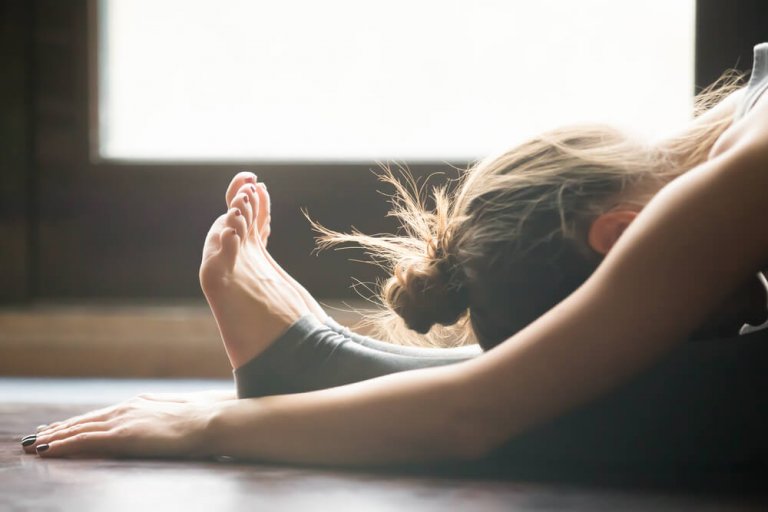 Quais são as posturas de yoga mais fáceis?