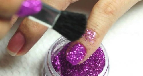 Dicas para embelezar suas unhas: purpurina