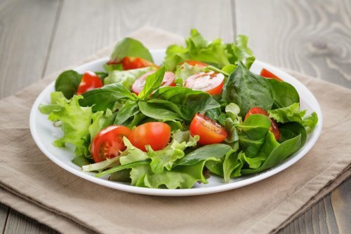 Consuma 300 calorias a menos comendo saladas