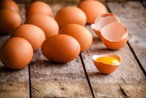 Ovos para o suflê de presunto e queijo