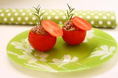 Tomates recheados com atum: uma receita leve e deliciosa