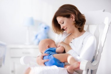 6 posições para amamentar o bebê