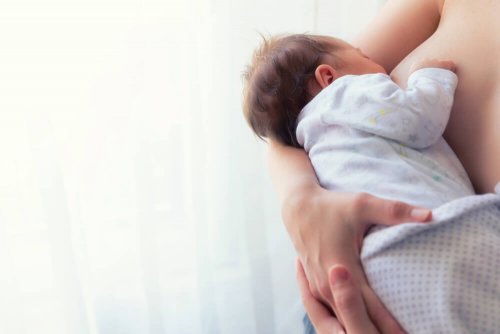 Posições para amamentar o bebê: Posição do berço