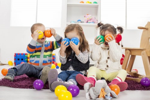 Por que é importante que as crianças brinquem: Serve como ferramenta de socialização