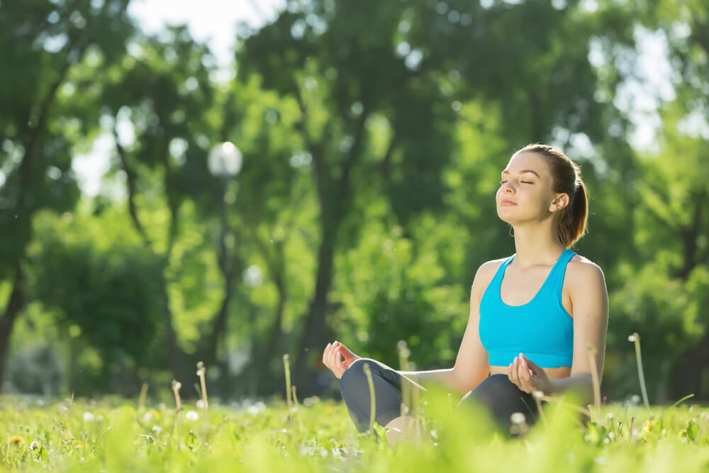 Quais são as contribuições da ioga para a saúde mental?