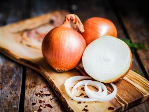 Cebola para receitas com atum