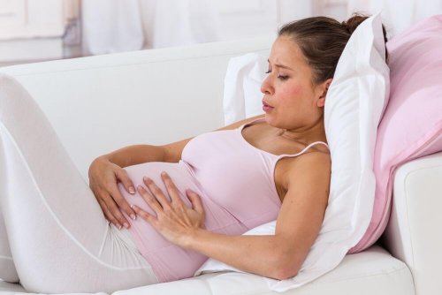 Mulher preparando sua respiração para o dia do parto