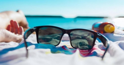 Óculos de sol com lentes verdes