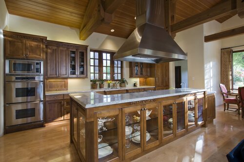 Como decorar a cozinha com um toque clássico?