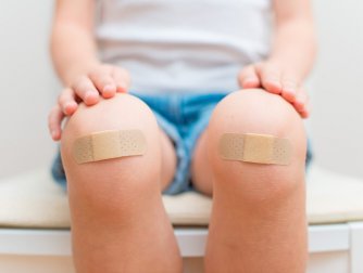 6 conselhos para tratar os ferimentos de uma criança