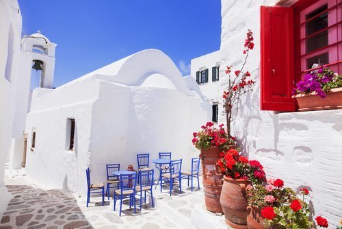 Dicas para decorar sua casa ao estilo grego: Aberturas azuis celeste