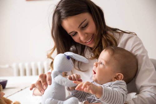 A fala do bebê: brincar é uma forma de estimulação