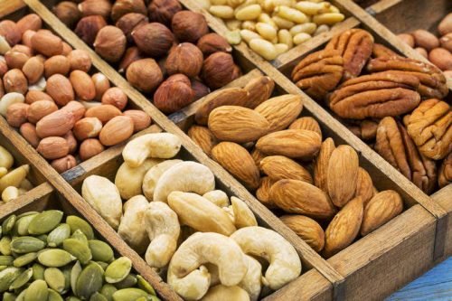Frutos secos são alimentos para obter colágeno através da dieta