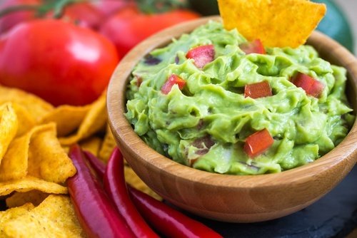 Carne assada com guacamole.
