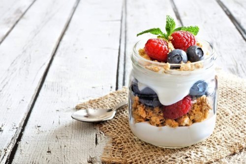 Lanches da tarde que você pode preparar em casa : Iogurte com nozes