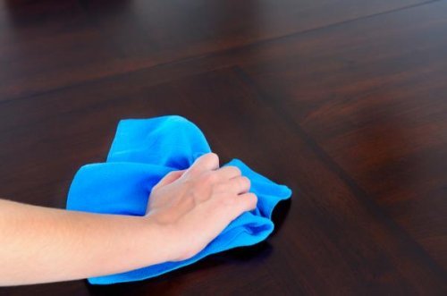 Coisas que não devem faltar no seu kit de limpeza doméstica: panos de microfibra