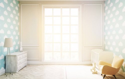 Decoração com cores claras para que a sala pareça maior