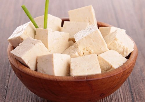 Macarrão de arroz refogado com tofu 