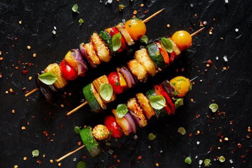 Espetos com legumes: 2 maneiras de prepará-los