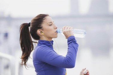 7 maneiras de beber mais água