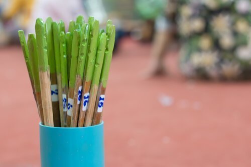 Utensílios de limpeza para lugares difíceis: palitos