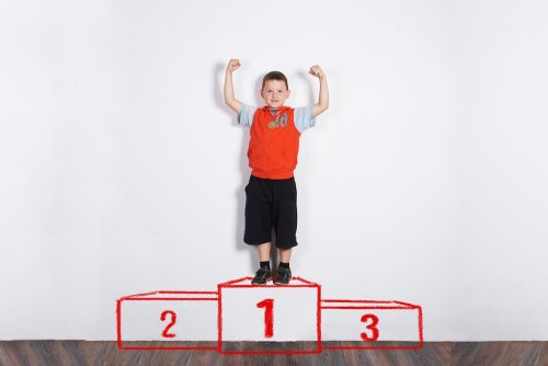 Recompensar as notas do seu filho não deve ser uma condição