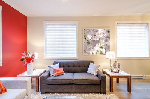 Organização para que a sala pareça maior