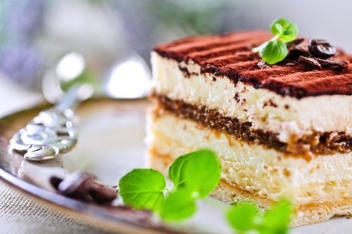 Preparo do tiramisu light com queijo ricota