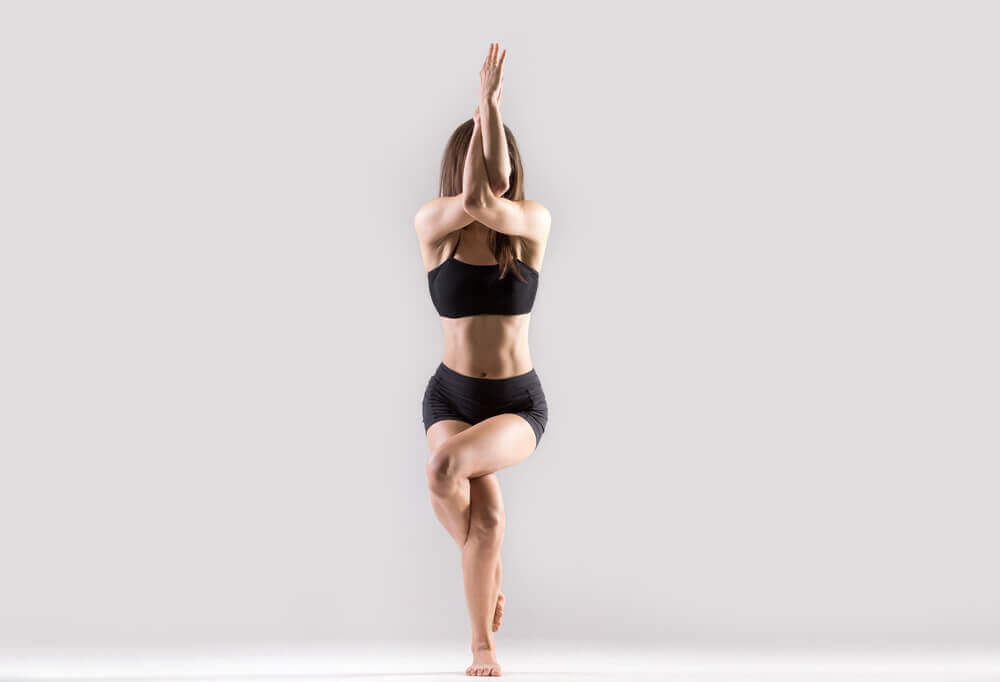 6 posturas de yoga para tonificar glúteos e pernas