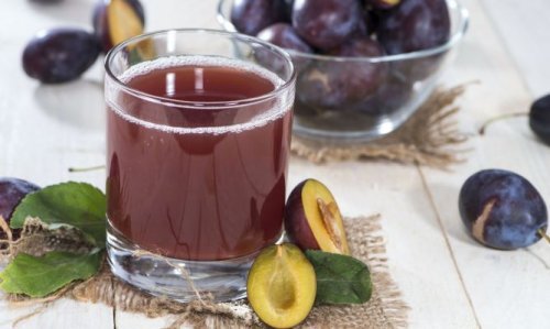 Batido de sementes de funcho com ameixa