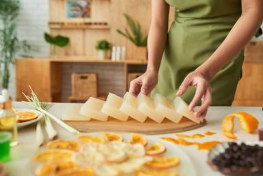 Como fazer sabonetes de glicerina decorativos e aromáticos