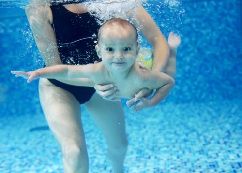 Hidroterapia para bebês apoia a hidroterapia