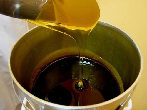Manchas de cera depilatória: como removê-las