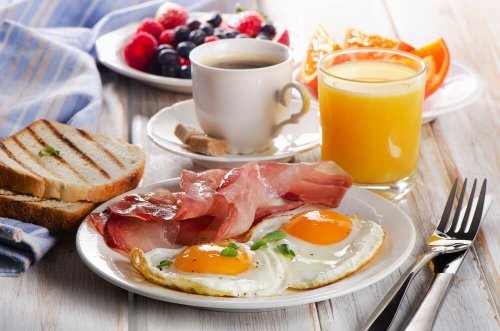 Consuma um café da manhã saudável quando você sair de viagem
