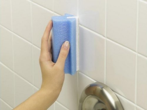 Pode limpar pisos de ladrilhocom uma esponja
