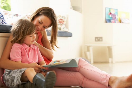 Ler com seu filho ajuda a tratar a dislexia em crianças