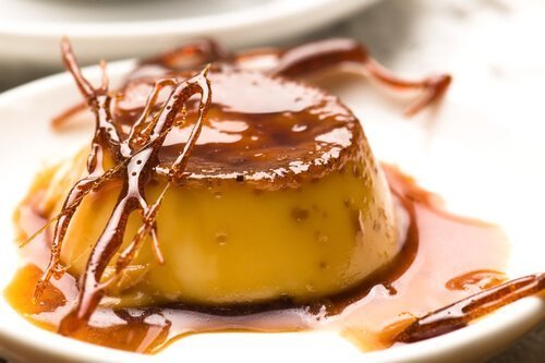 Preparação do flan de queijo fresco sem lactose