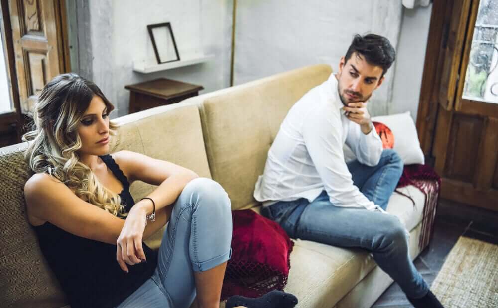 Causas de desconfiança no casal