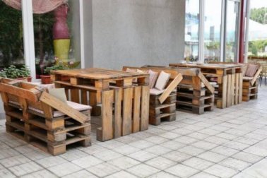 Móveis com material reciclado para fazer em casa
