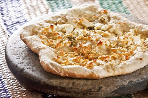 Pizza de queijo de cabra e couve: deliciosa receita