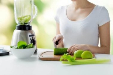 9 alimentos ricos em água para combater a desidratação