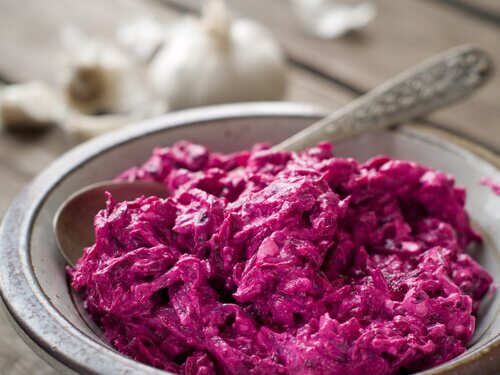 Arroz de jasmim com molho de beterraba e maçã