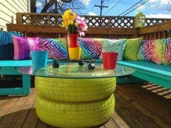 Decoração com acessórios de cores vibrantes