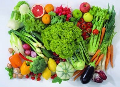 Frutas e legumes para o gazpacho verde