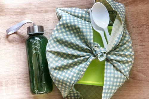Técnica de Furoshiki para fazer bolsas