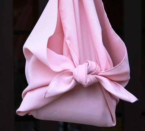 Bolsa com a técnica de Furoshiki