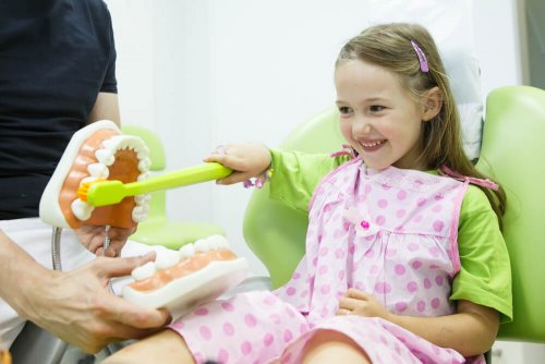 Criança no dentista pela primeira vez